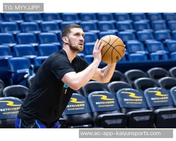 卡梅隆托马斯表现亮眼16分钟内贡献8分2板4助引关注 卡梅隆托马斯表现亮眼16分钟内贡献8分2板4助引关注