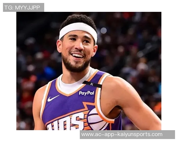 布克半场展现得分能力9投4中贡献14分2板5助表现抢眼 布克半场展现得分能力9投4中贡献14分2板5助表现抢眼