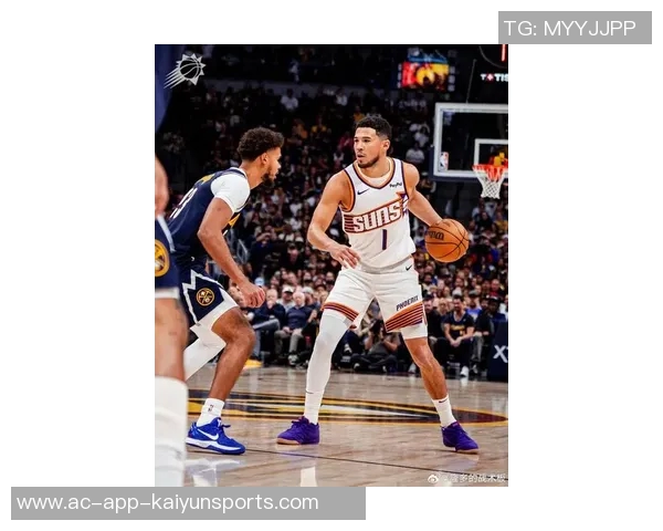 布克追身三分命中却遭裁判无视3加1机会球队分差扩大至20分以上 布克追身三分命中却遭裁判无视3加1机会球队分差扩大至20分以上