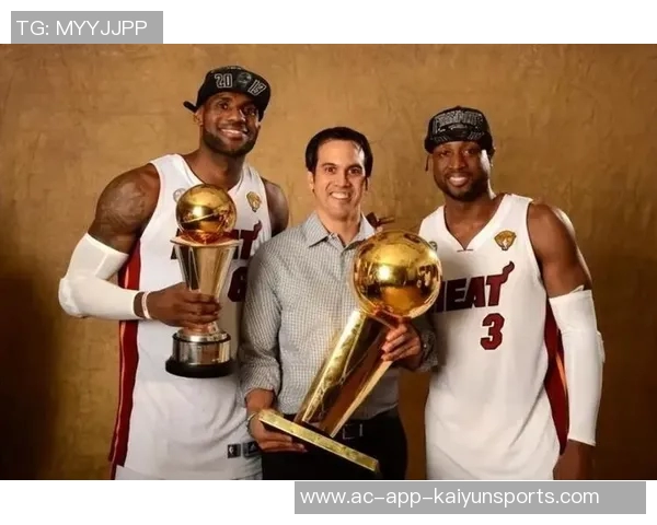 詹姆斯与斯波共同探讨现代篮球的节奏与空间的重要性