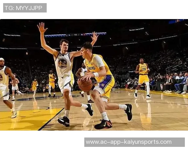 湖人首发阵容基本确定最后一席将在斯玛特拉拉维亚范德彪中产生 湖人首发阵容基本确定最后一席将在斯玛特拉拉维亚范德彪中产生