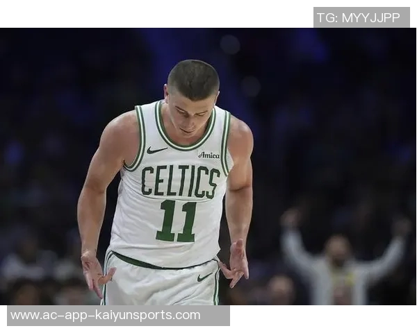 稳定火力对决普理查德与西蒙斯半场表现精彩各自贡献11分和10分