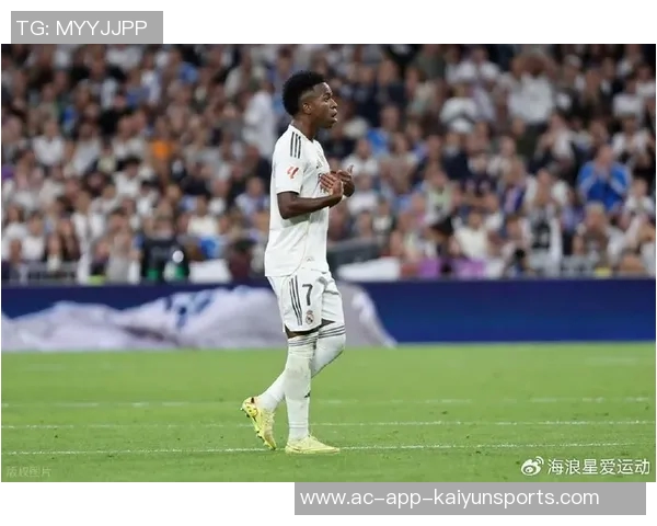 维尼修斯与阿隆索亲密互动缓解皇马更衣室紧张气氛