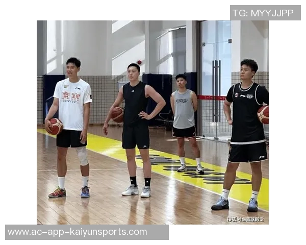 赵睿身穿宏远训练服备战全运会展现时光倒流的独特魅力 赵睿身穿宏远训练服备战全运会展现时光倒流的独特魅力